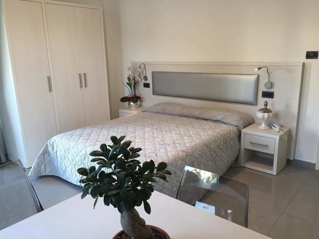 Residence Hotel Albachiara Rimini Oda fotoğraf